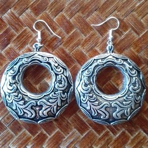 🆕️(⚘) *NWT* RAISED SCROLLWORK EARRINGS